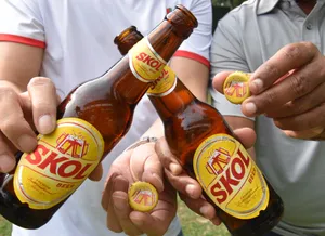 Skol Beer Bottlesand Caps Wallpaper