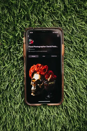 Skull With Roses Iphone Ios Wallpaper