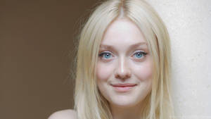 Smiling American Actress Dakota Fanning Blue Eyes Wallpaper