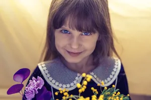 Smiling Cute Girl In Mothers Day Wallpaper