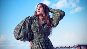 Sonakshi Sinha Stylish Green Dress Wallpaper