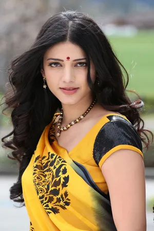 South Heroine Powerful Shruti Haasan Wallpaper