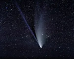 Spectacular Comet In Night Sky Wallpaper