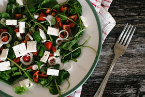 Spinach On Ceramic Plate Wallpaper