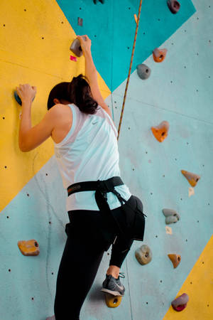 Sport Woman Wall-climbing Wallpaper