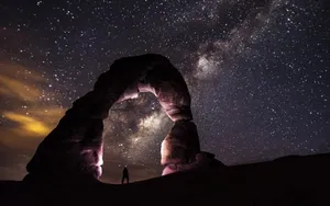 Stargazing At Arches National Park Wallpaper