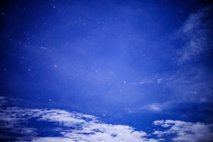 Starry Night In Cloudy Skies Wallpaper
