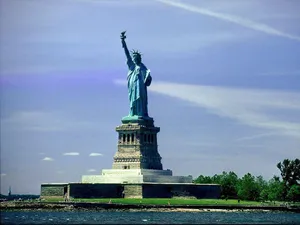 Statue Of Liberty Water Wallpaper
