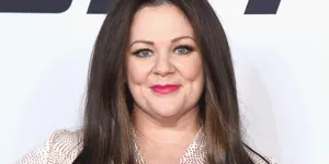 Stellar Melissa Mccarthy At The New York Premiere Of Spy Movie Wallpaper