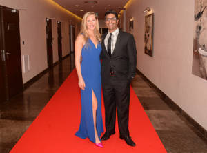 Stephen Amritraj And Alison Riske-amritraj Posing On The Red Carpet Wallpaper