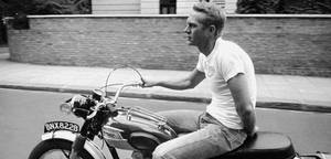 Steve Mcqueen Riding Triumph Motorcycle Wallpaper