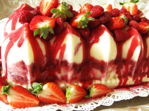 Strawberry And Vanilla Cake Wallpaper