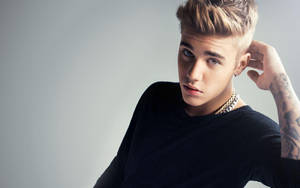 Striking Justin Bieber Wallpaper