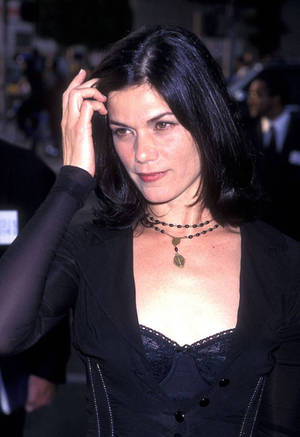 Stunning Linda Fiorentino In Elegant Black Dress Wallpaper