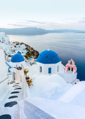 Stunning View Of Luxurious Santorini Scenery Wallpaper