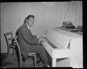 Sugar Ray Robinson Playing Piano Wallpaper