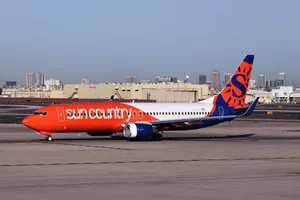 Sun Country Aircraft At Minneapolis Airport Wallpaper