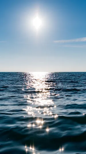 Sunlight Reflections Over Ocean Wallpaper