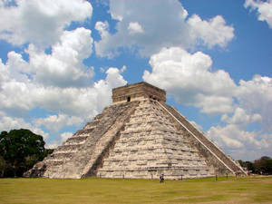 Sunny Day Chichen Itza Wallpaper