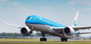 Superb Action Shot Klm Passenger Airplane Wallpaper