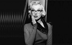 Surprised Look Marilyn Monroe Wallpaper