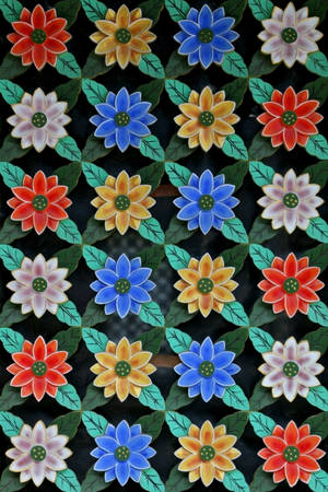 Symmetrical Floral Pattern Wallpaper