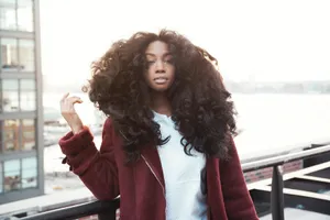 Sza Looks Smoking Hot And Carefree In A Hot Pink Dress Wallpaper