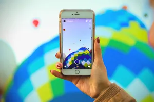 Taking Selfie On Original Iphone 6 Wallpaper