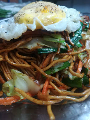 Tasty Yakisoba With Egg Wallpaper