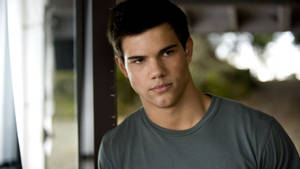 Taylor Lautner Gray Shirt Wallpaper