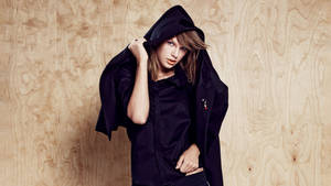 Taylor Swift In Black Hoodie Wallpaper