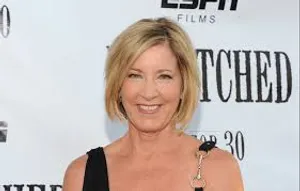 Tennis Legend Chris Evert In Action Wallpaper