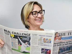 Tennis Legend Mary Pierce Reading Newspaper Wallpaper
