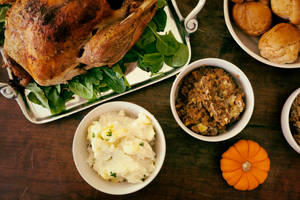 Thanksgiving Celebration: A Traditional Family Feast Wallpaper