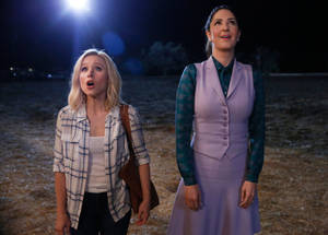 The Good Place Eleanor And Janet Della-denunzio Wallpaper