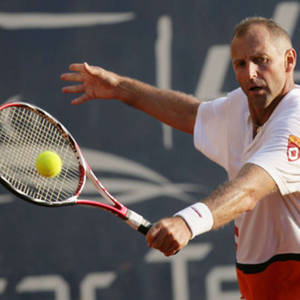 Thomas Muster Chasing Tennis Ball Wallpaper