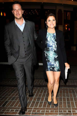 Tiffani Thiessen Radiant In A Sophisticated Ensemble Wallpaper