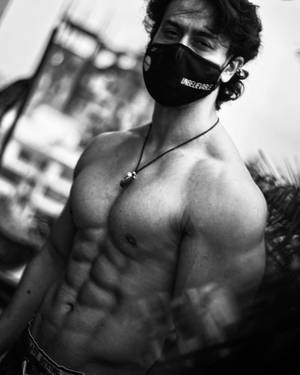 Tiger Shroff Body In Black-and-white Wallpaper