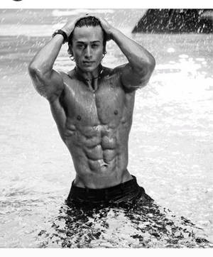 Tiger Shroff Body Monochrome Beach Photoshoot Wallpaper