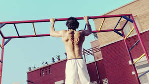 Tiger Shroff Body While Doing Pull Ups Wallpaper