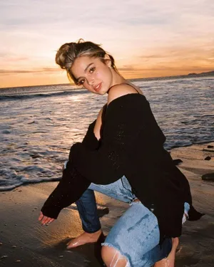 Tiktok Star Addison Rae By The Beach Wallpaper