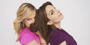 Tina Fey Amy Poehler Co- Stars Wallpaper