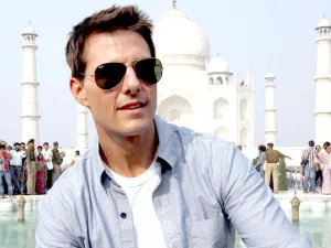 Tom Cruise At The Taj Mahal Musuem Wallpaper