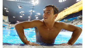 Tom Daley Pool Side View Wallpaper