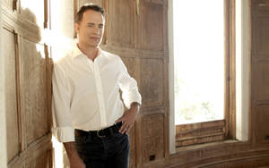 Tom Hanks Leaning On Wooden Wall Wallpaper