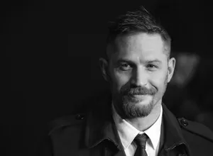Tom Hardy Smiling Black And White Wallpaper