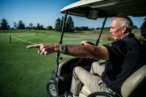 Tom Lehman Driving A Golf Cart Wallpaper