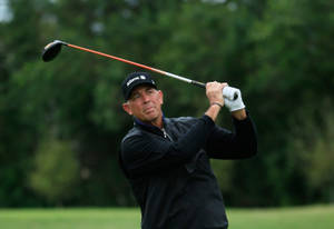 Tom Lehman Playing Golf Wallpaper