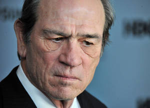 Tommy Lee Jones Annoyed Face Wallpaper