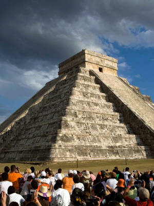 Tourists Chichen Itza Wallpaper